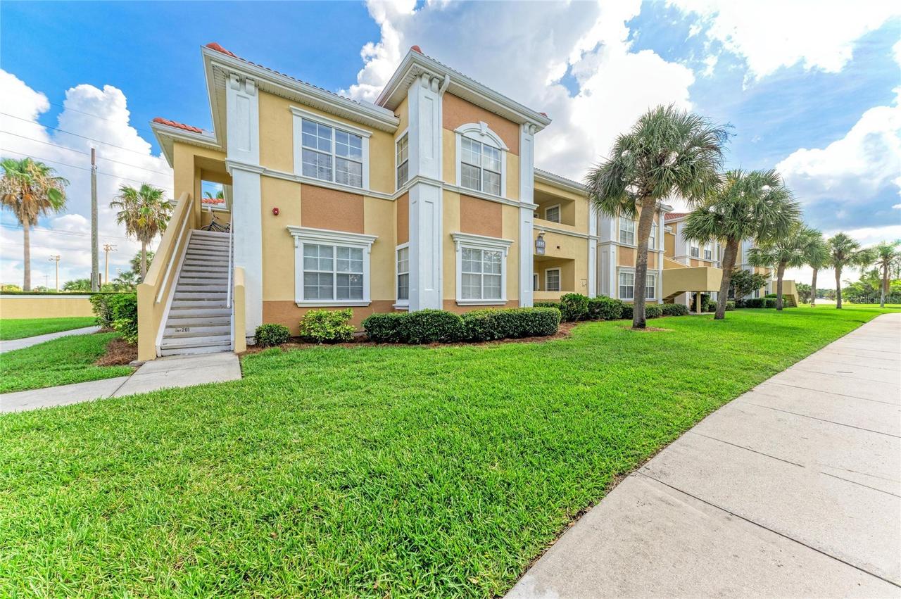 1195 Villagio Cir. #101, Sarasota, FL 34237