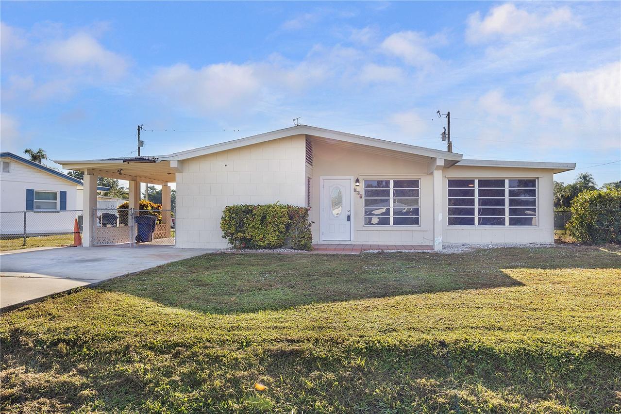 275 Lakeview Dr., North Fort Myers, FL 33917