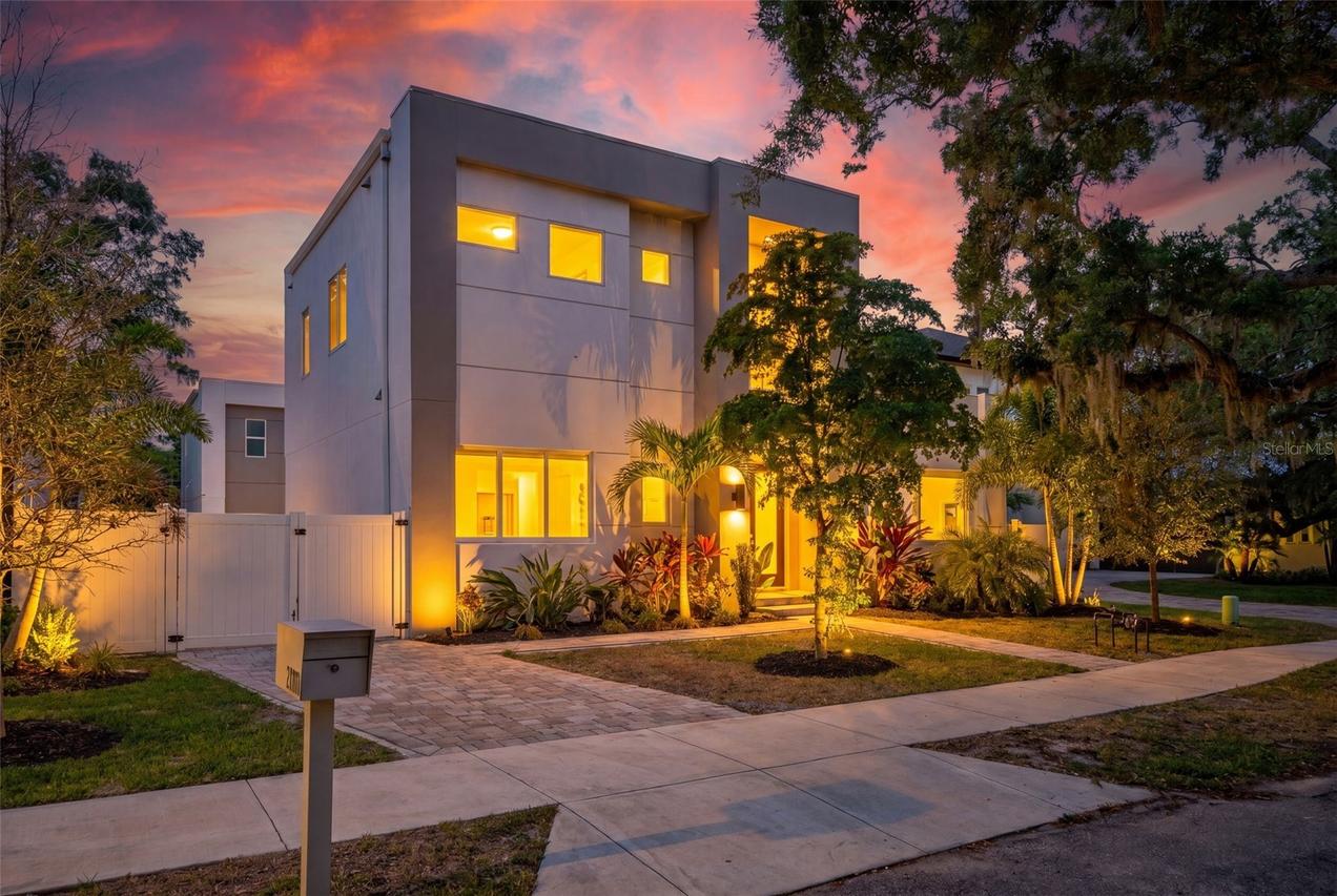 2430 Floyd St., Sarasota, FL 34239
