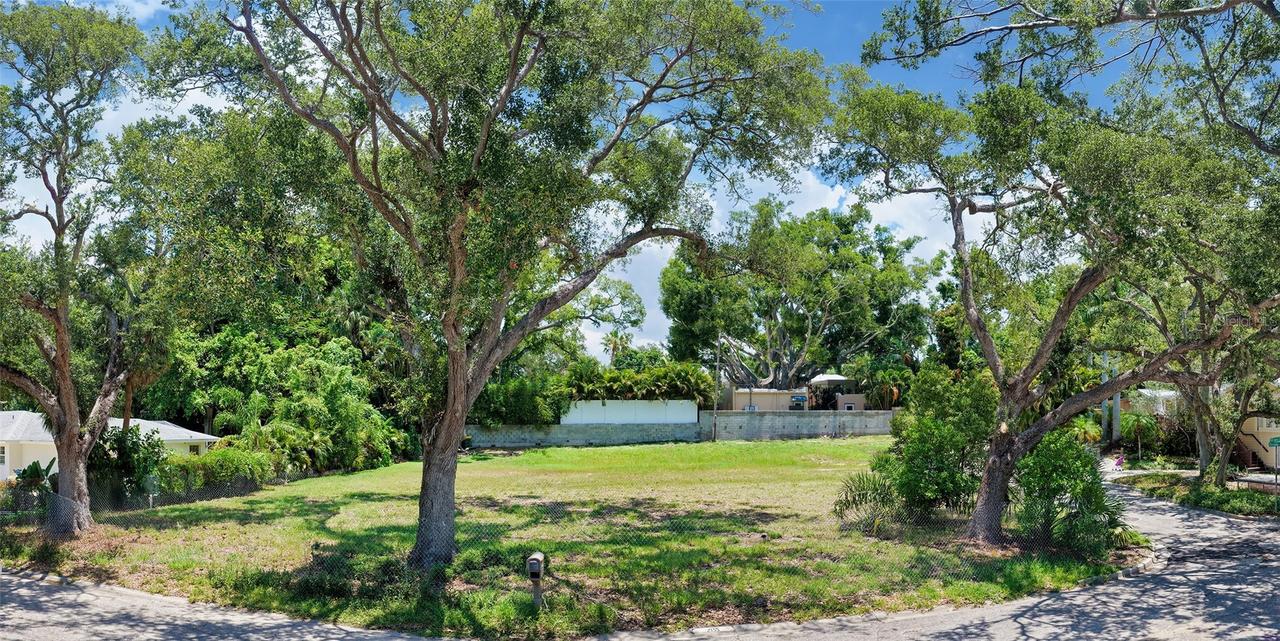 2155 Oriole Dr., Sarasota, FL 34239
