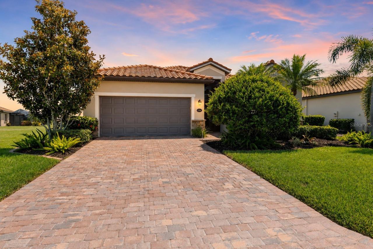 6907 Quiet Creek Dr., Bradenton, FL 34212