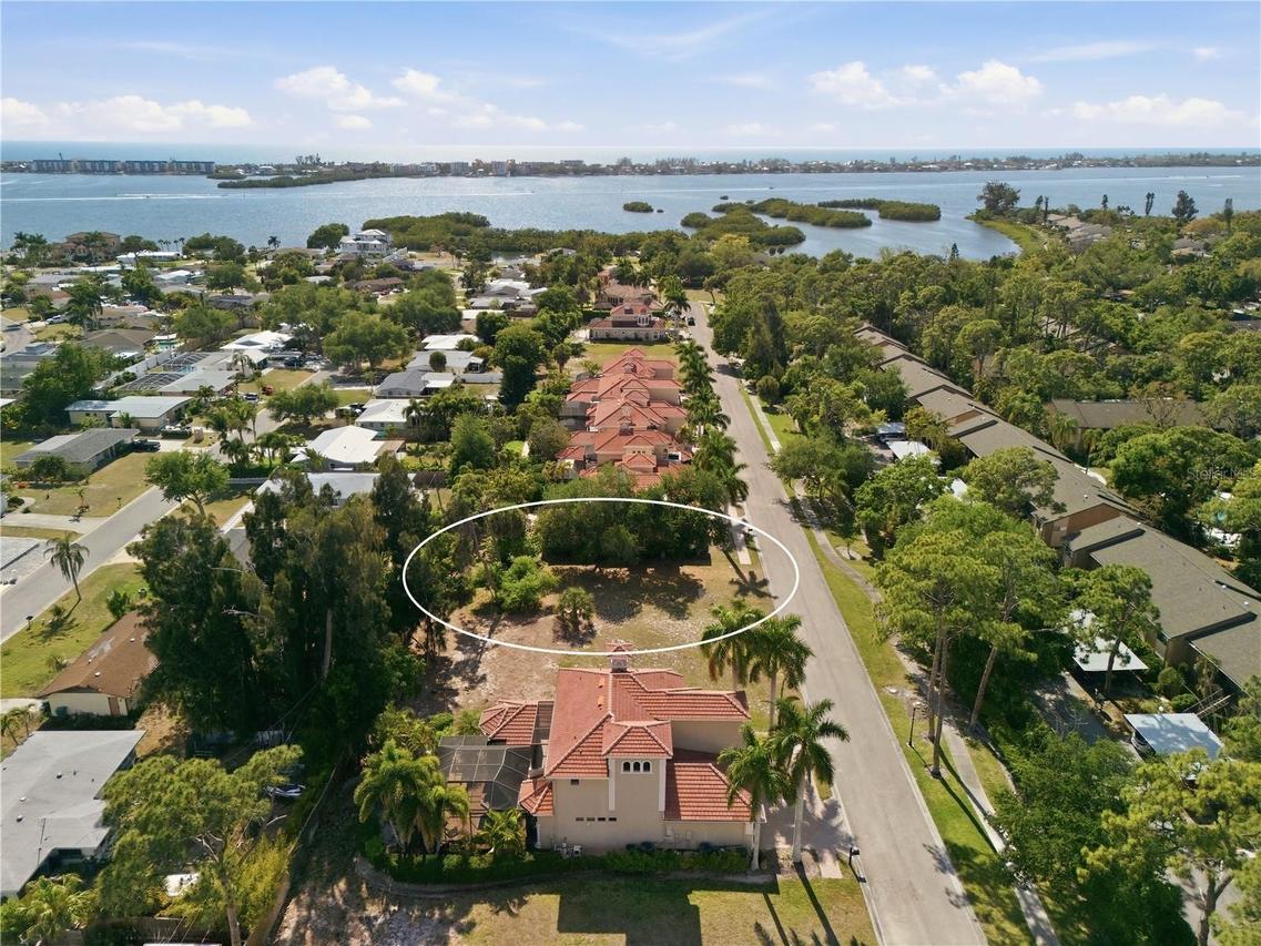 1740 Assisi Dr., Sarasota, FL 34231