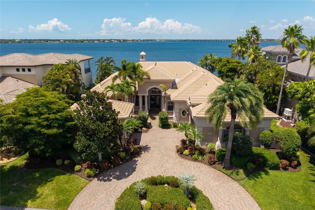 3803 Hawk Island Dr., Bradenton, FL 34208