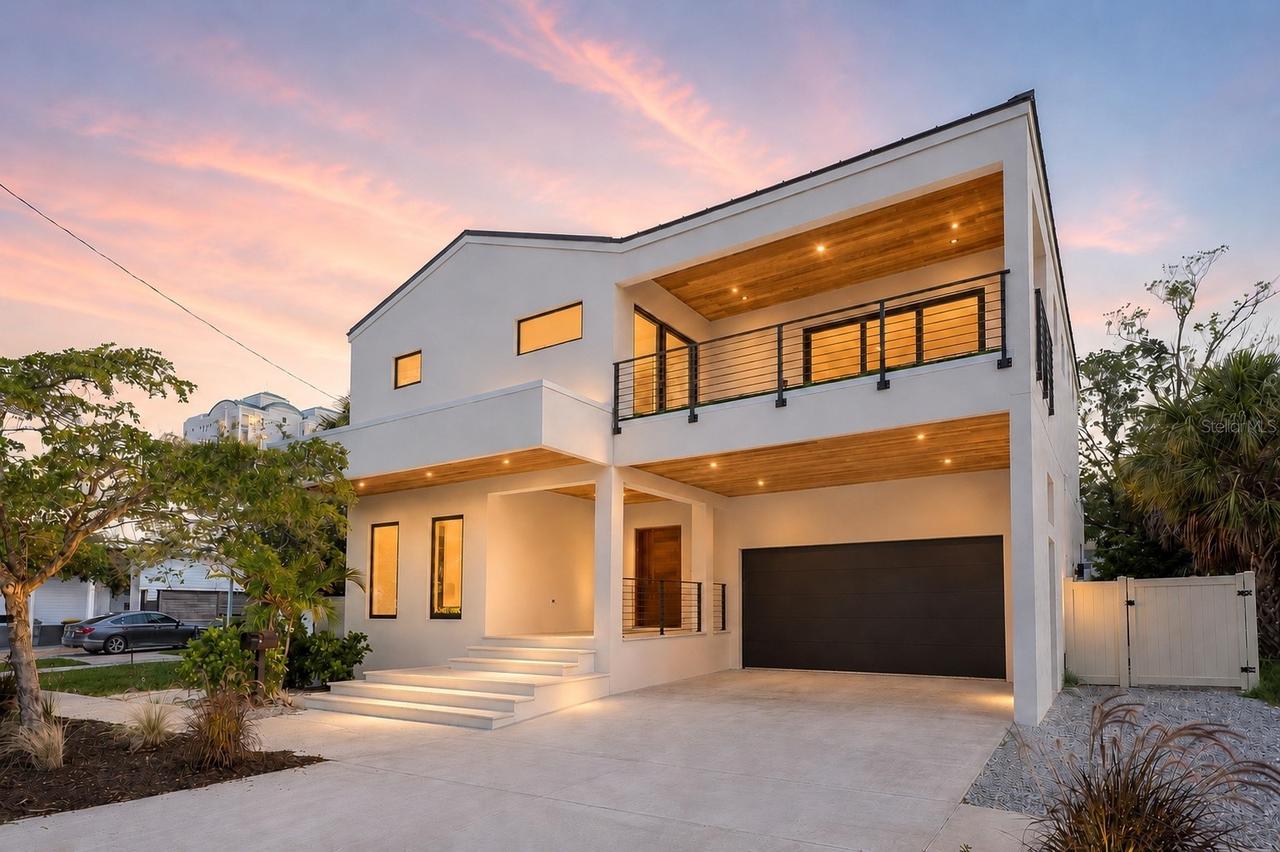 1681 Oak St., Sarasota, FL 34236