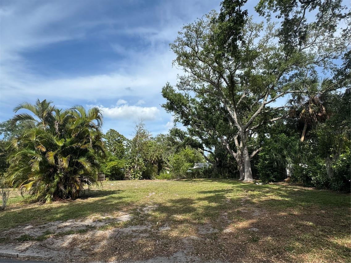 117 29th St., Bradenton, FL 34205