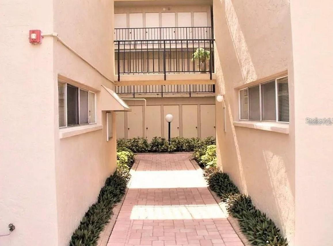 2763 Woodgate Ln. #211, Sarasota, FL 34231
