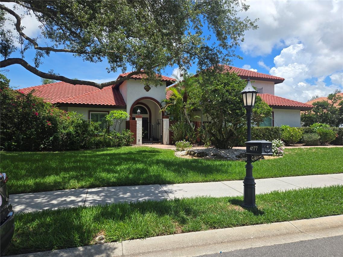 4177 Losillias Dr., Sarasota, FL 34238