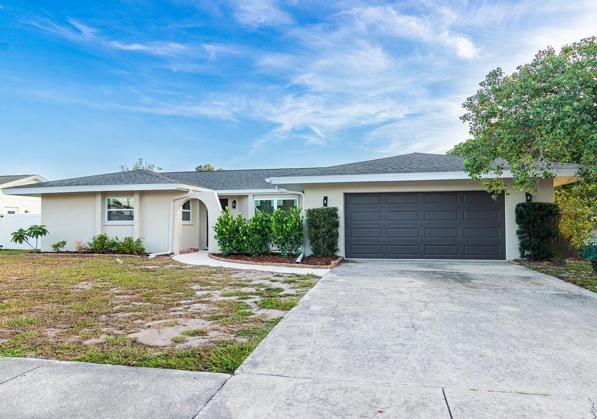 1115 Southern Pine Ln., Sarasota, FL 34243
