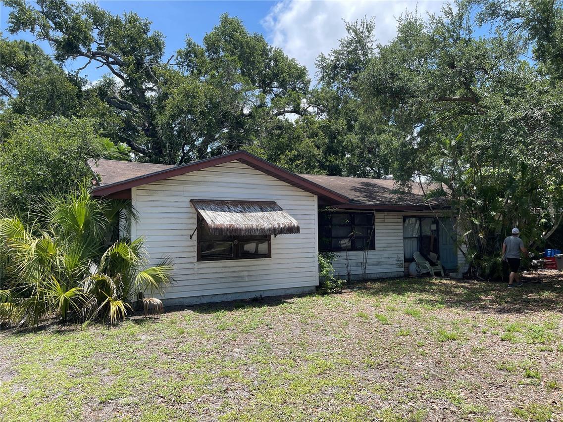 1311 S Brink Ave., Sarasota, FL 34239