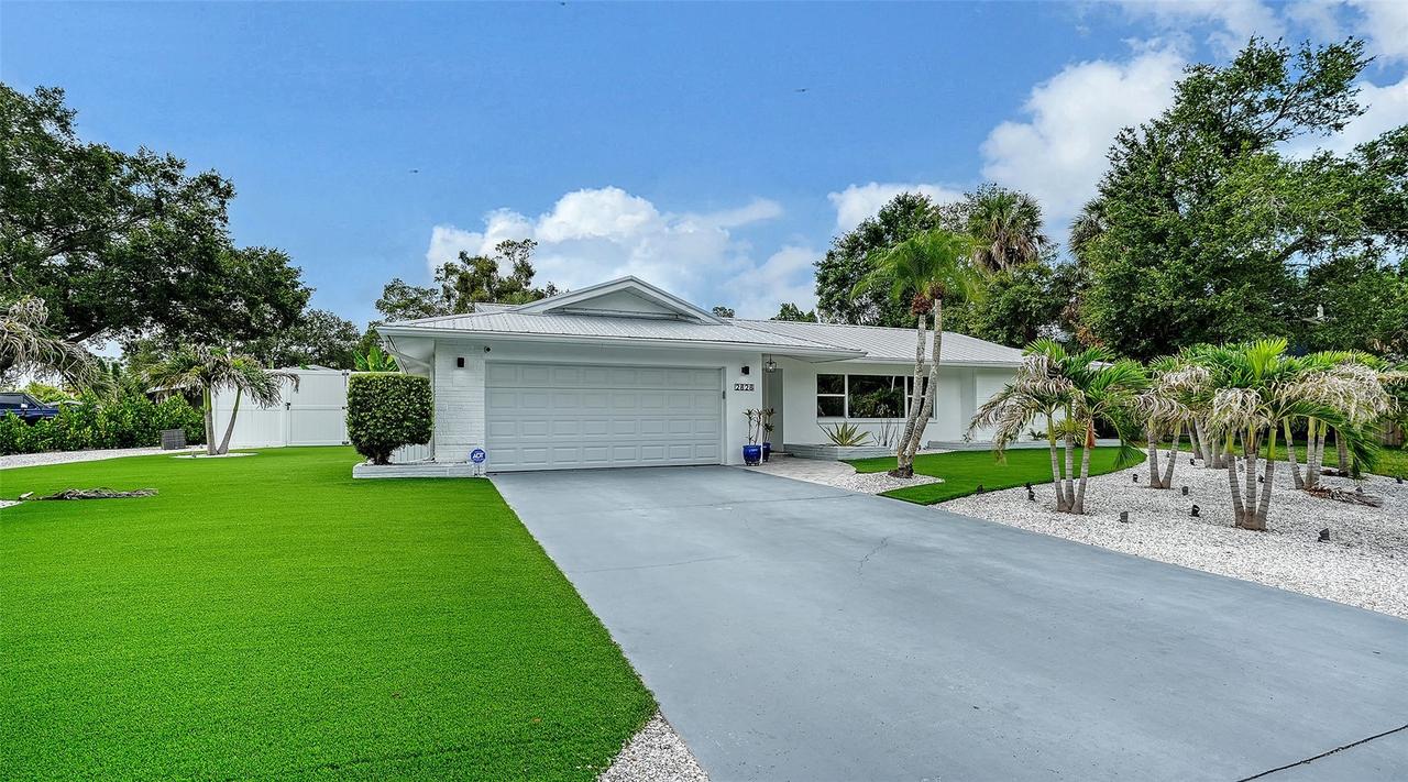 2828 Suncrest Dr., Sarasota, FL 34239