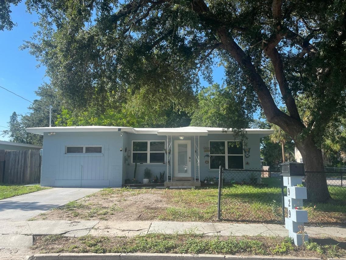 1929 3rd Ave., Bradenton, FL 34208