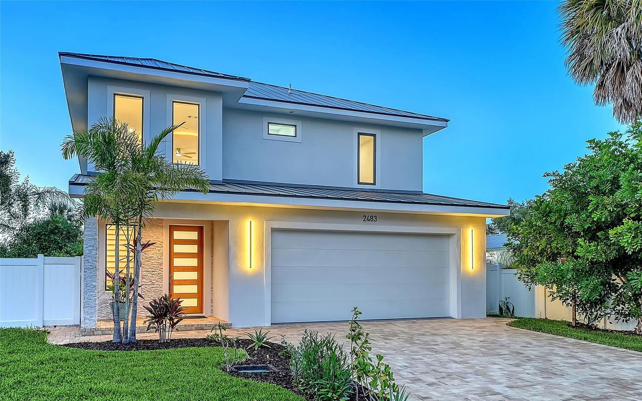 2483 Bay St., Sarasota, FL 34237