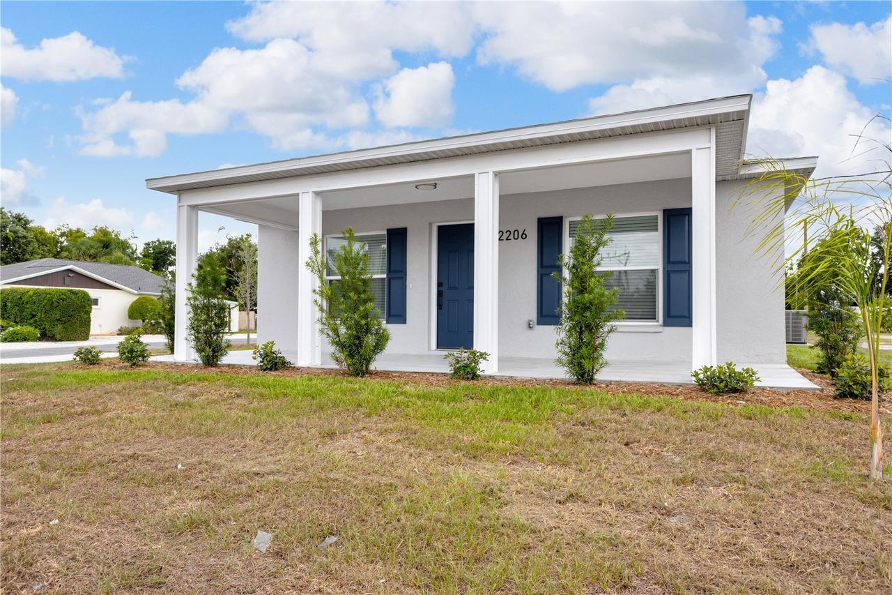 2206 53rd Ave., Bradenton, FL 34203