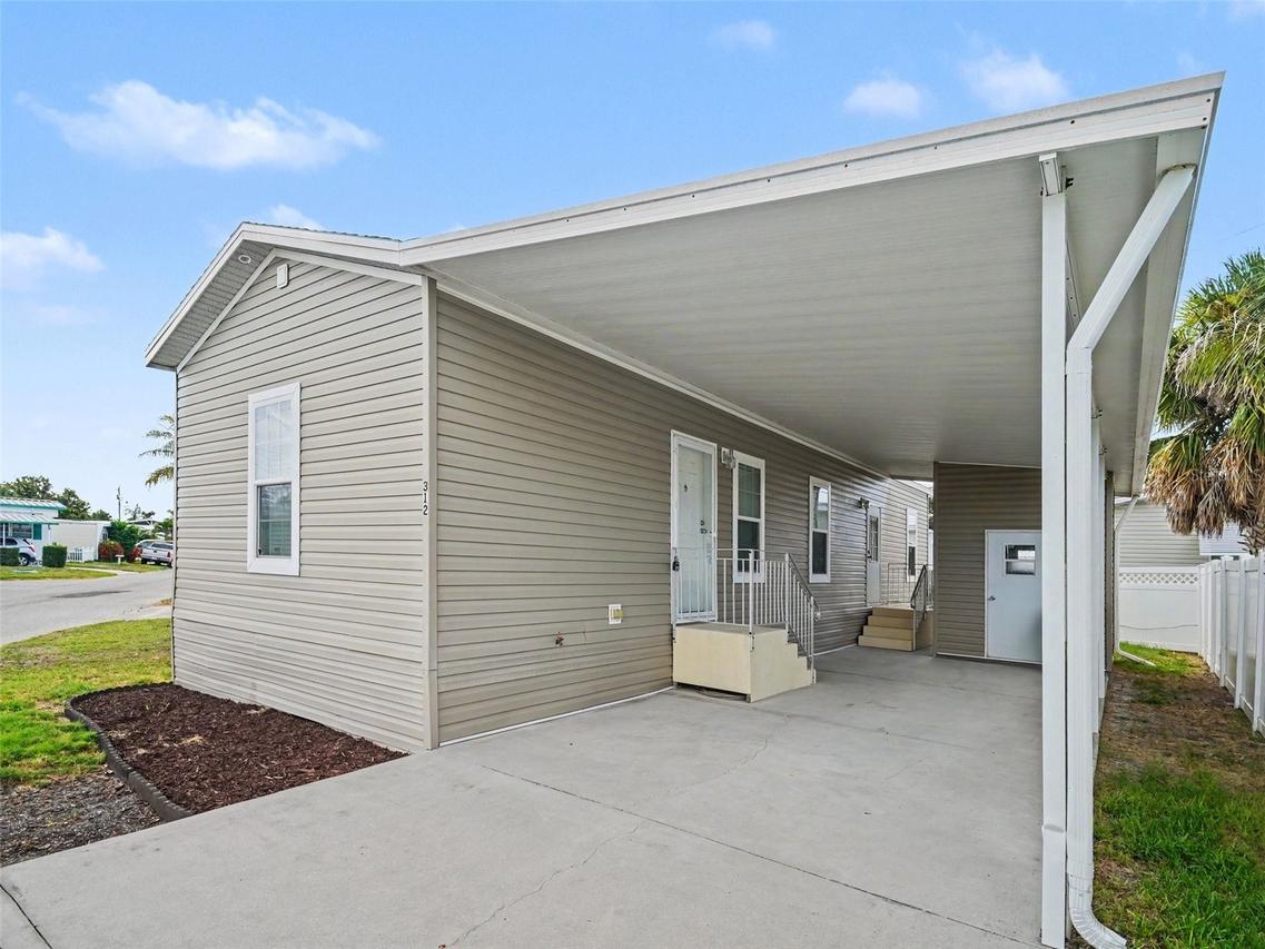 312 52nd Ave., Bradenton, FL 34207