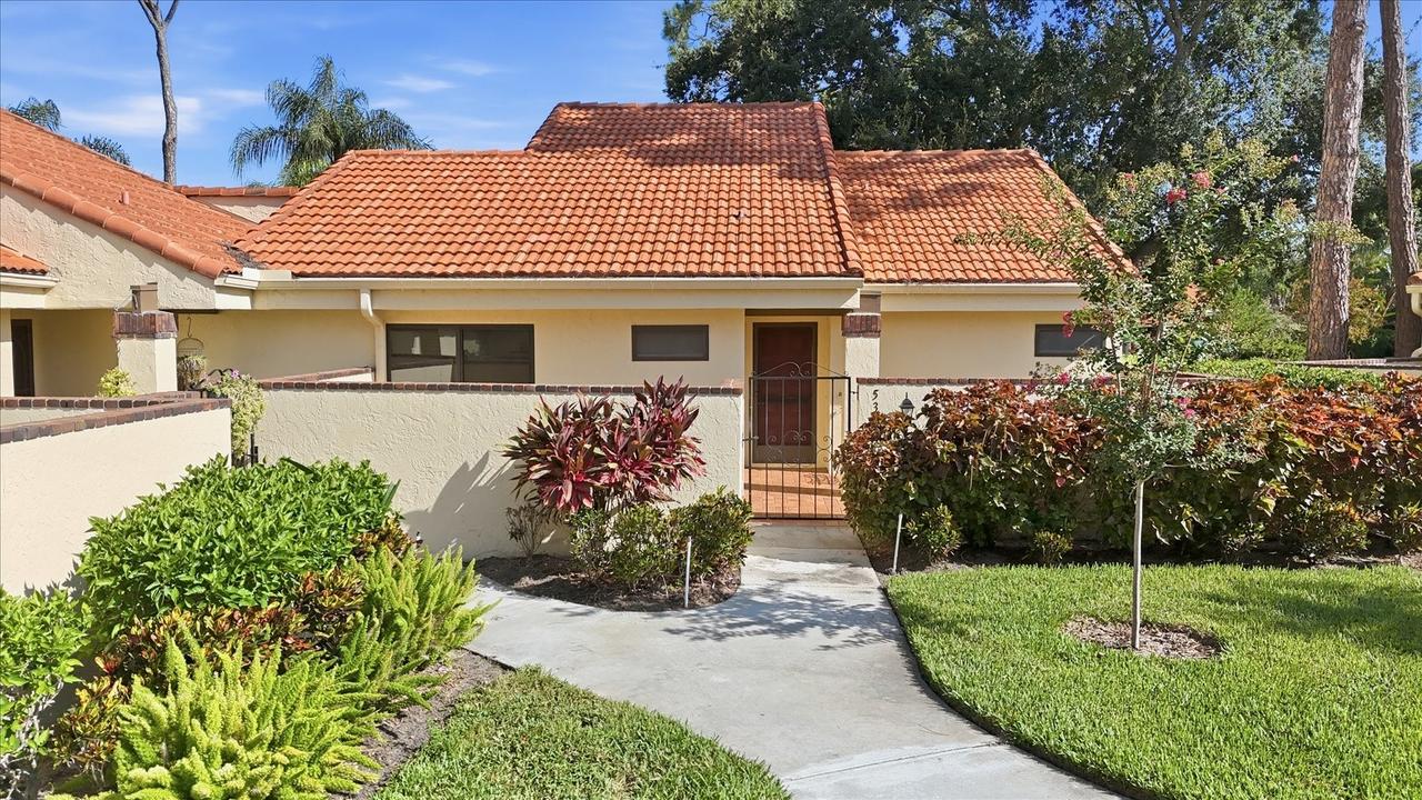 5387 Huntingwood Ct. #4, Sarasota, FL 34235