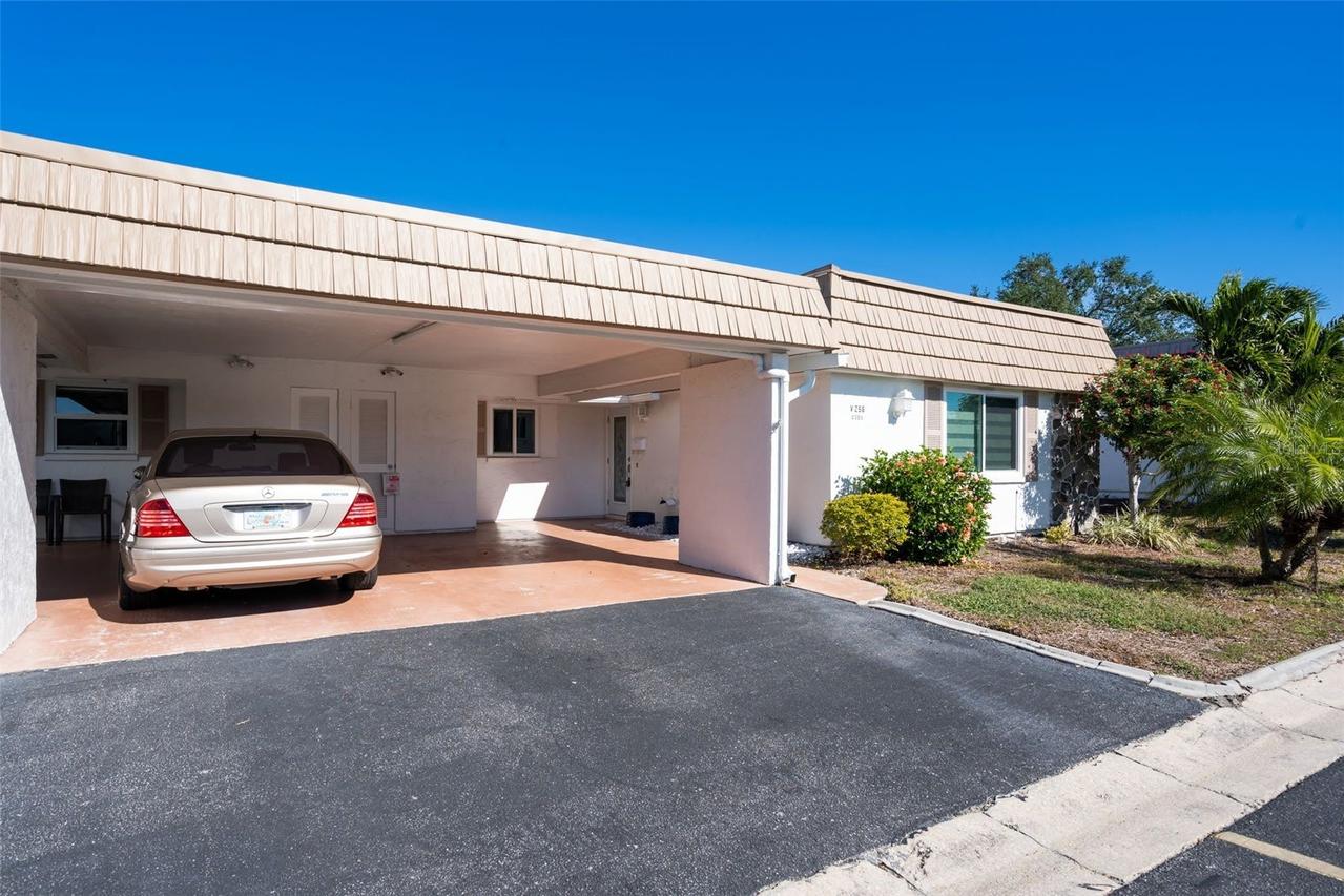 2305 Riverbluff Pkwy. #V256, Sarasota, FL 34231