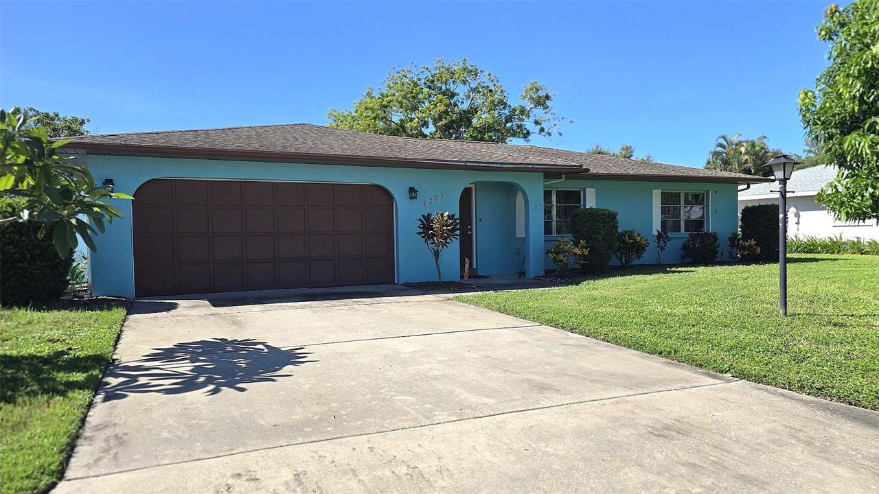 5203 18th Ave., Bradenton, FL 34209