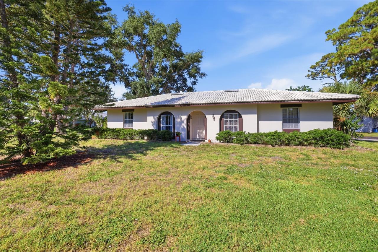 404 Oxford Dr., Nokomis, FL 34275