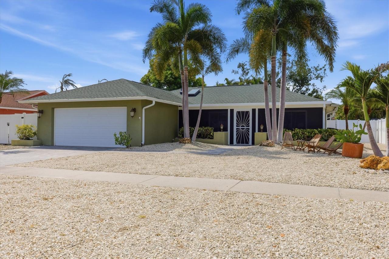 1833 Oak View Dr., Sarasota, FL 34232