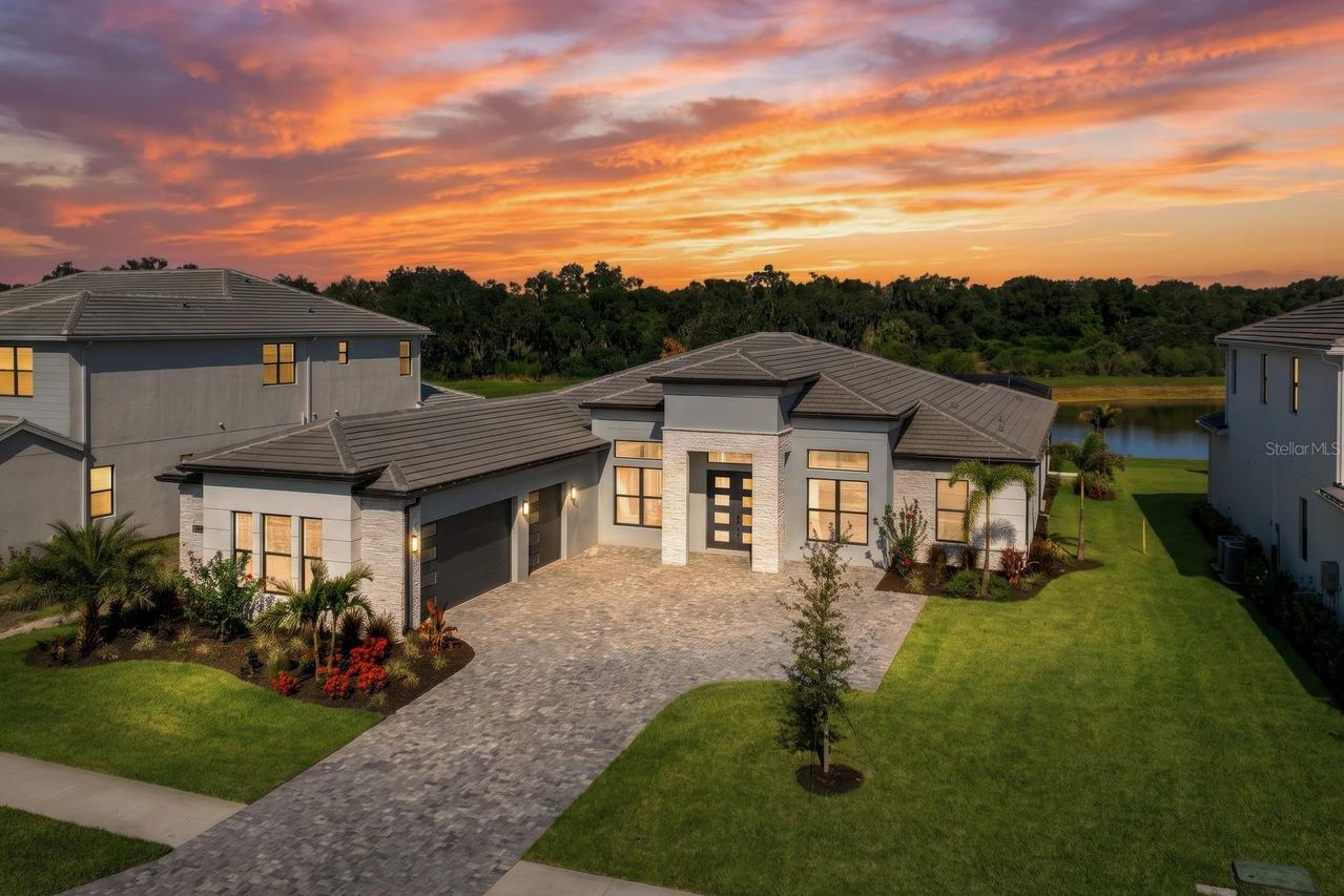 2428 Waterfront Cir., Sarasota, FL 34240