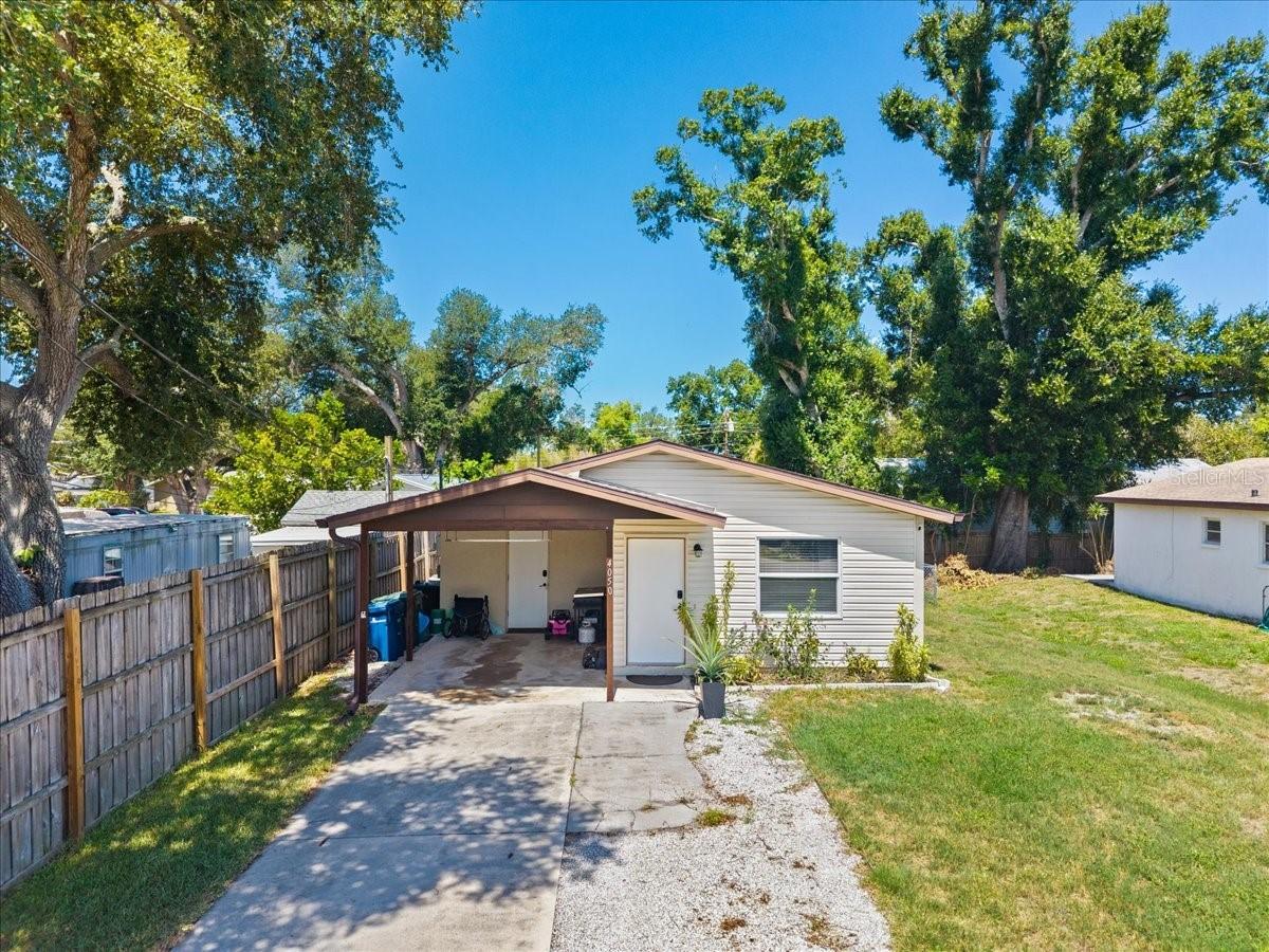 4050 Rockefeller Ave., Sarasota, FL 34231
