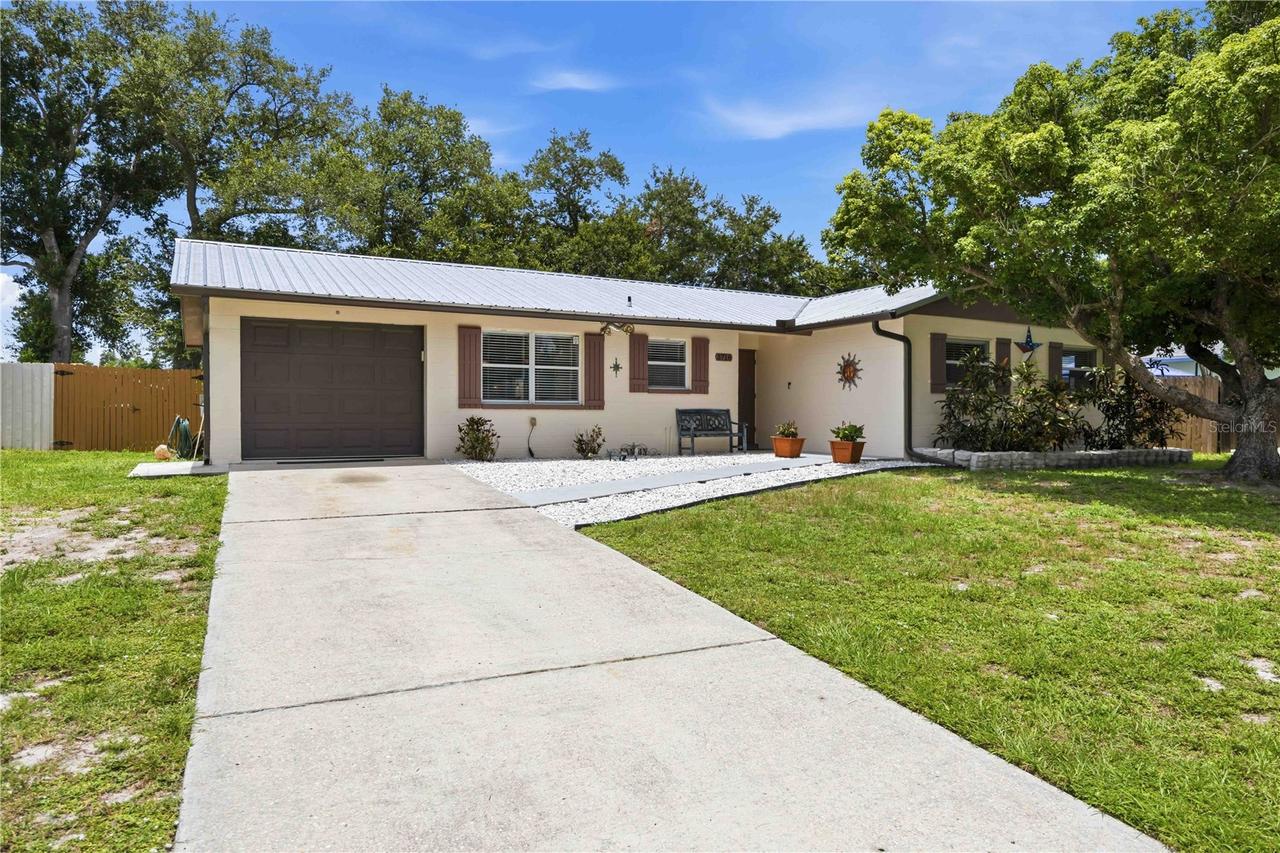 3718 Woodmont Dr., Sarasota, FL 34232