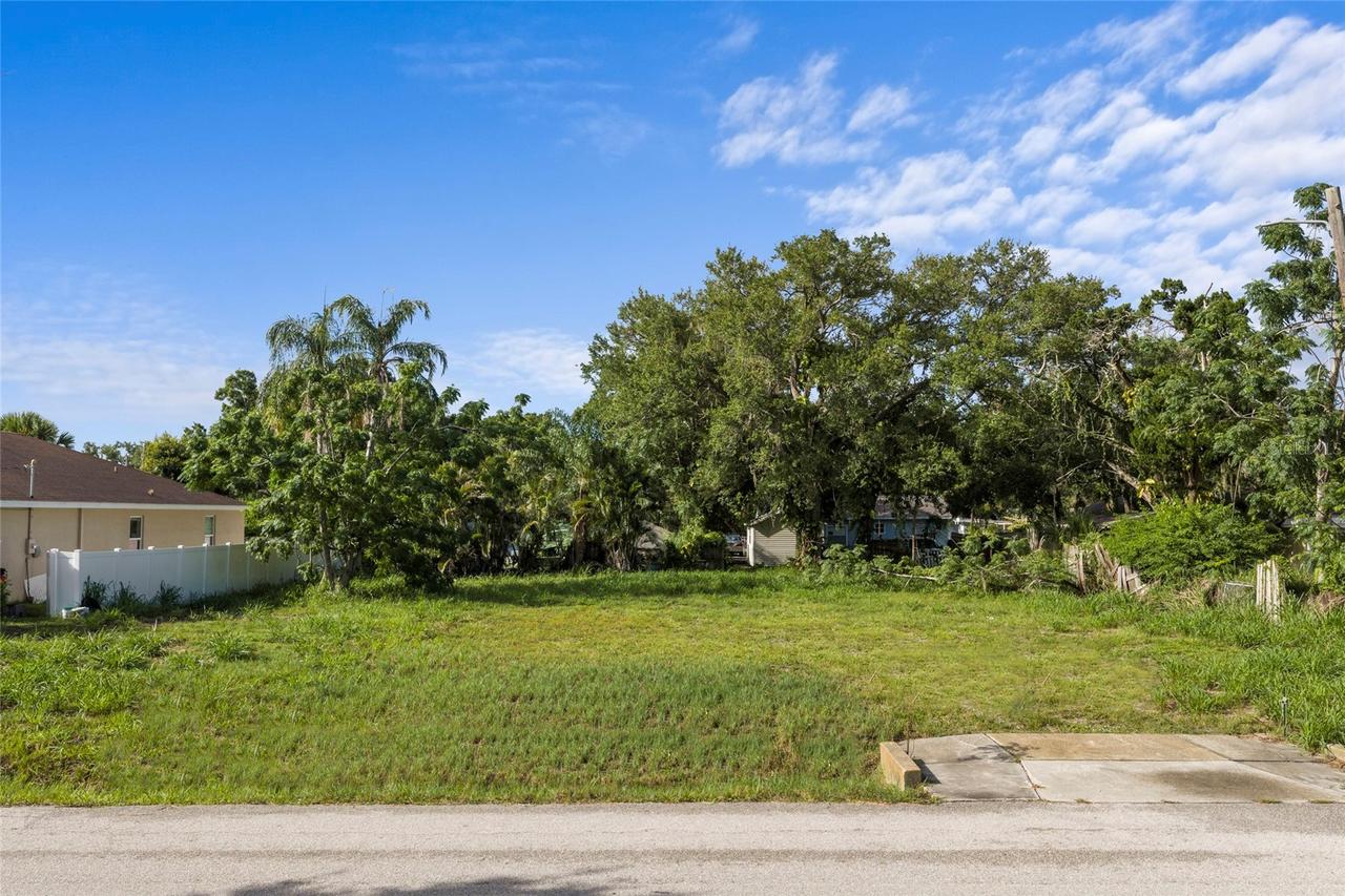 2930 Hawthorne St., Sarasota, FL 34239