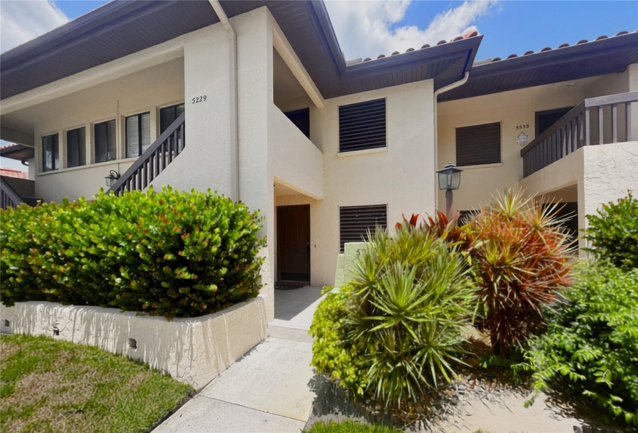 5231 Lake Village Dr. #27, Sarasota, FL 34235