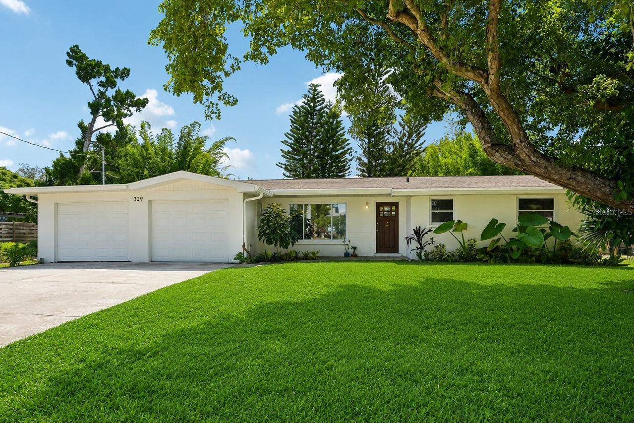 329 Bay Vista Ave., Osprey, FL 34229