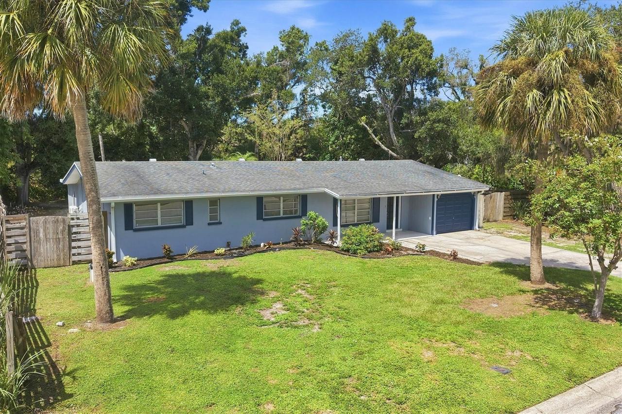 2000 Craft Ln., Sarasota, FL 34239