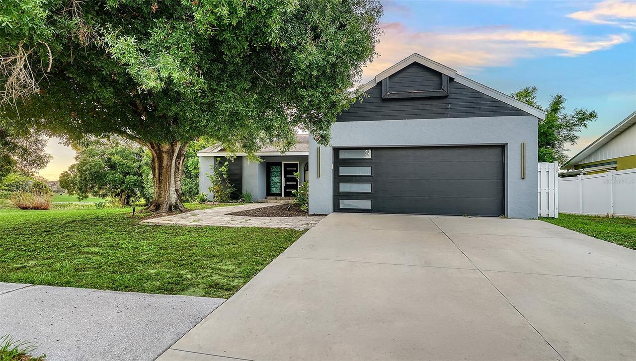 2481 S Scarlet Oak Ct., Sarasota, FL 34232