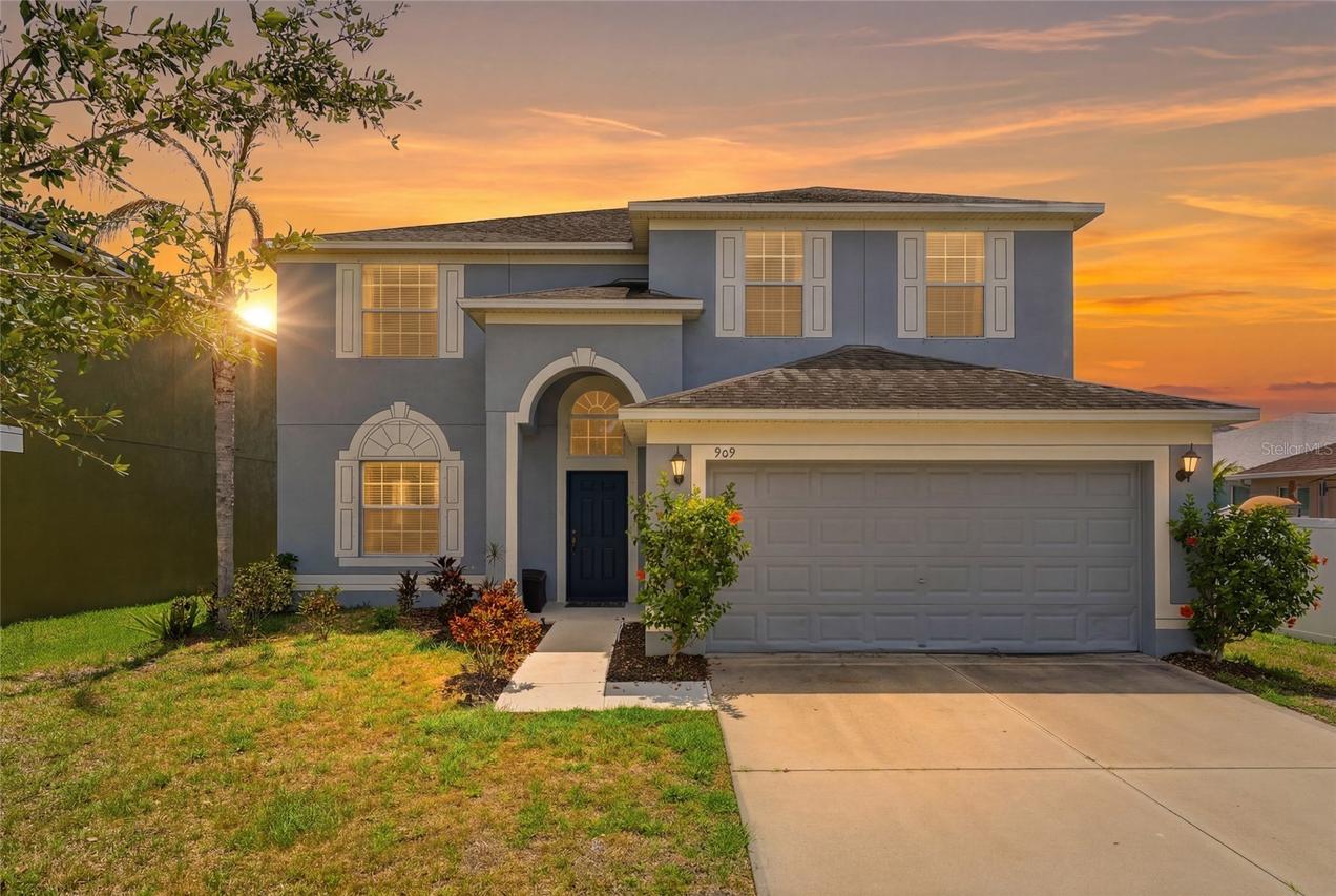 909 Meadow Glade Dr., Ruskin, FL 33570