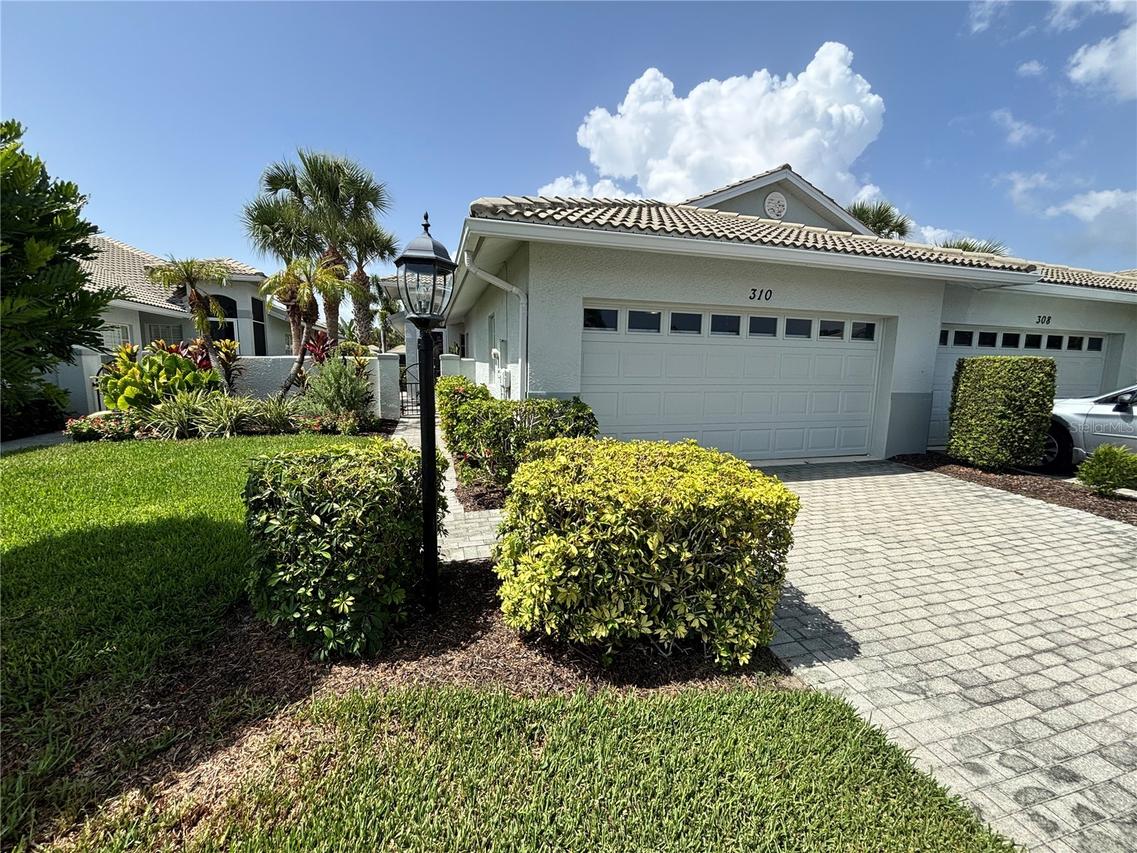310 Reclinata Cir., Venice, FL 34292