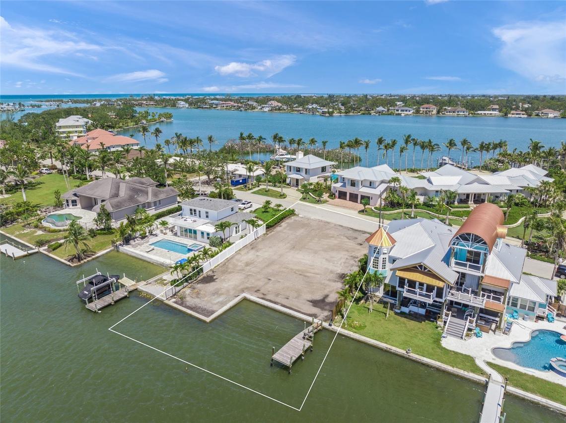 325 Sunrise Dr., Nokomis, FL 34275