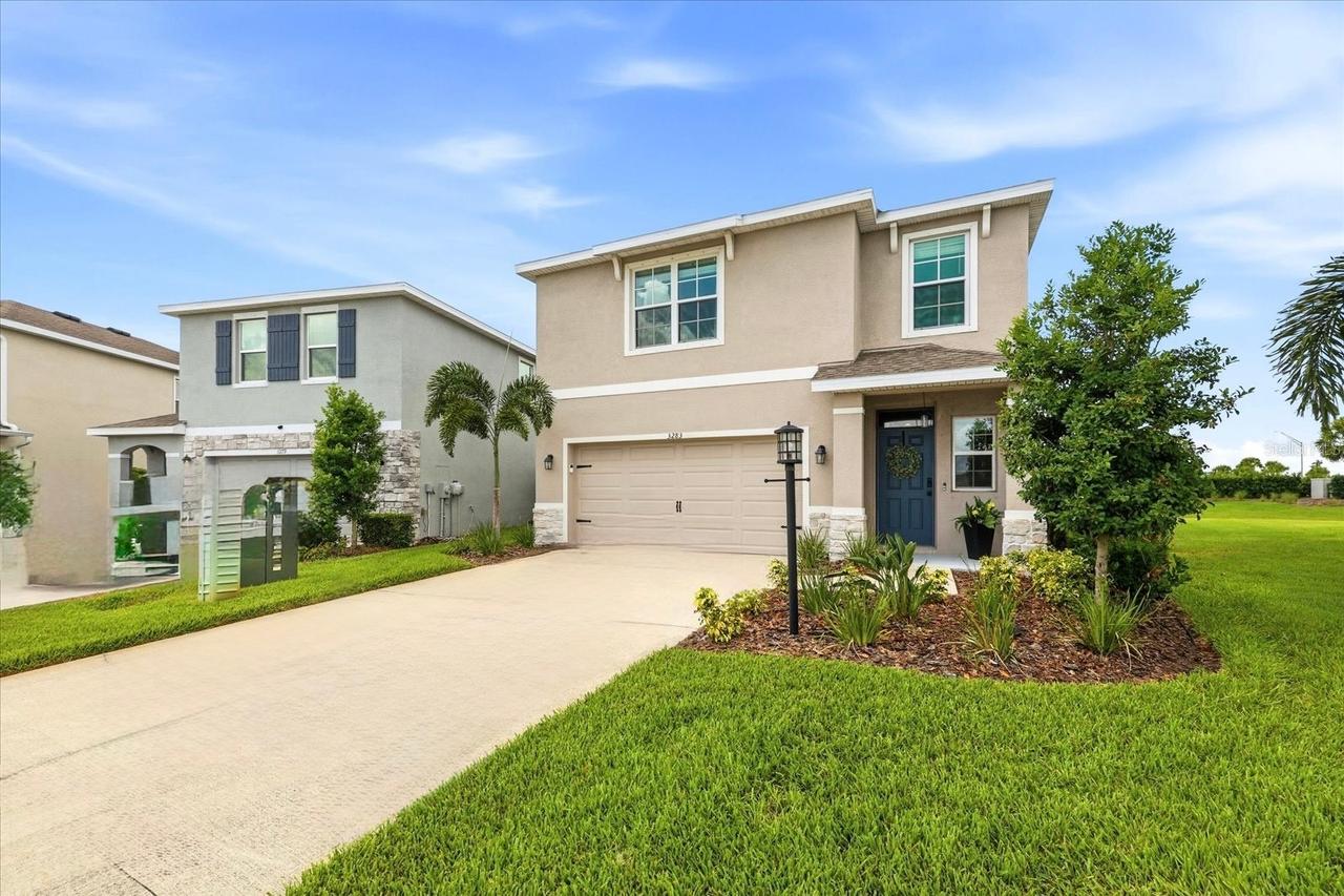 3283 Hilltop Cir., Lakewood Ranch, FL 34211
