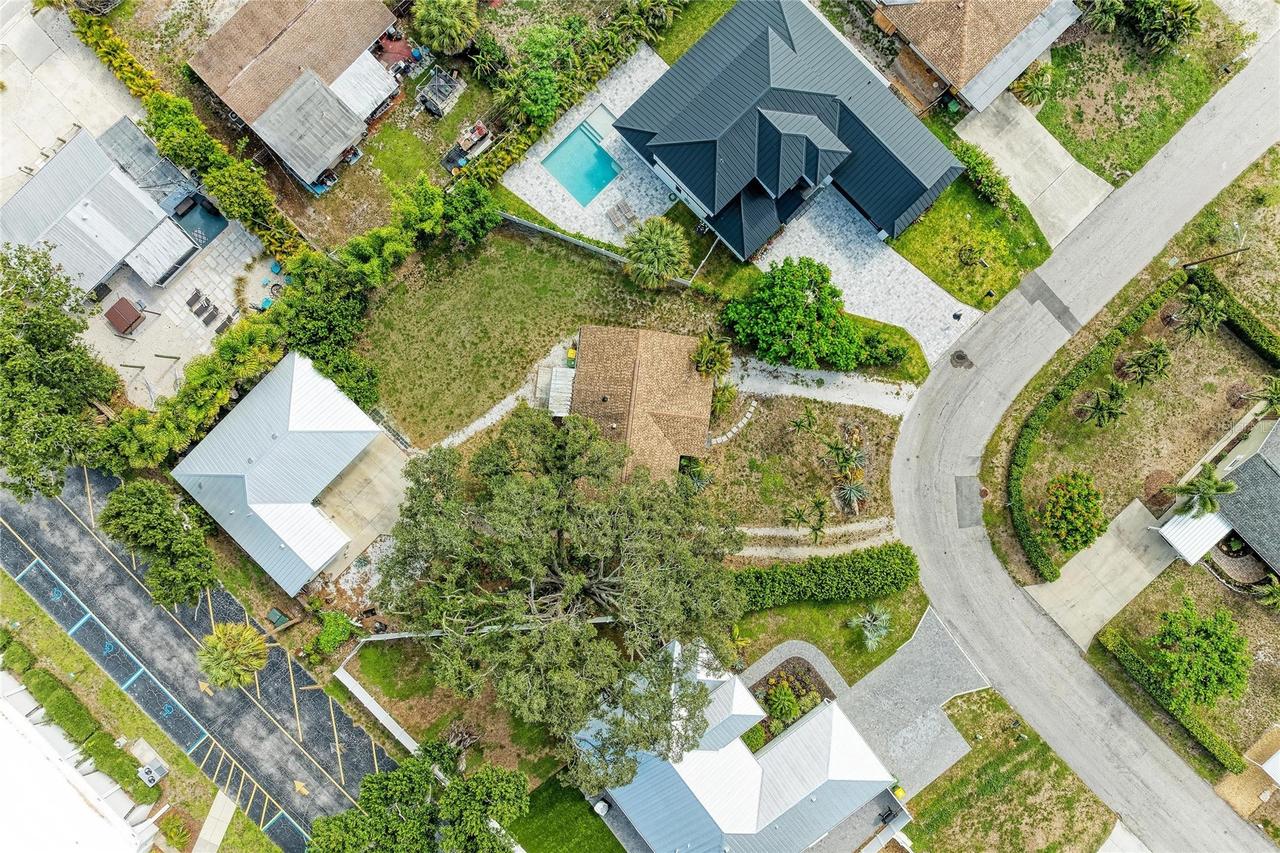 1300 Loma Linda Ct., Sarasota, FL 34239