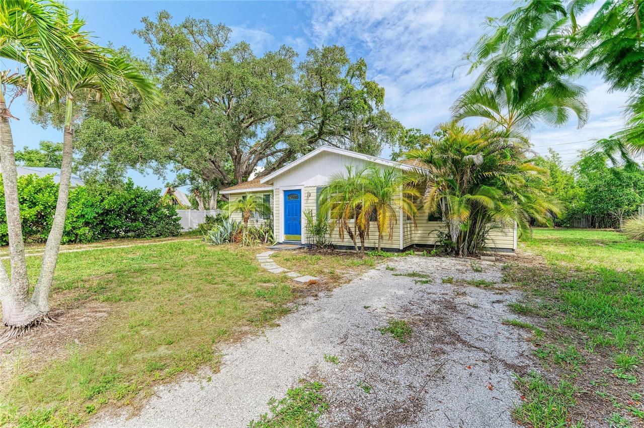 1300 Loma Linda Ct., Sarasota, FL 34239