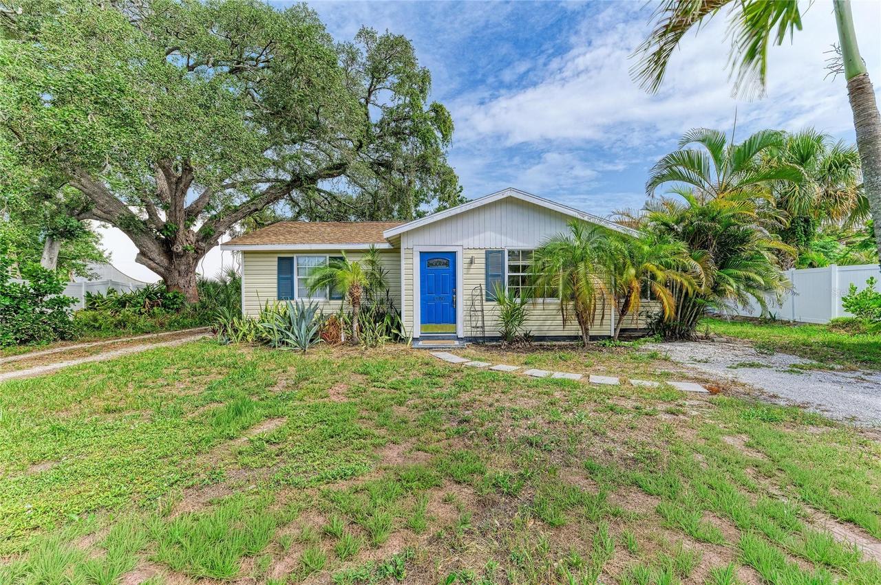 1300 Loma Linda Ct., Sarasota, FL 34239