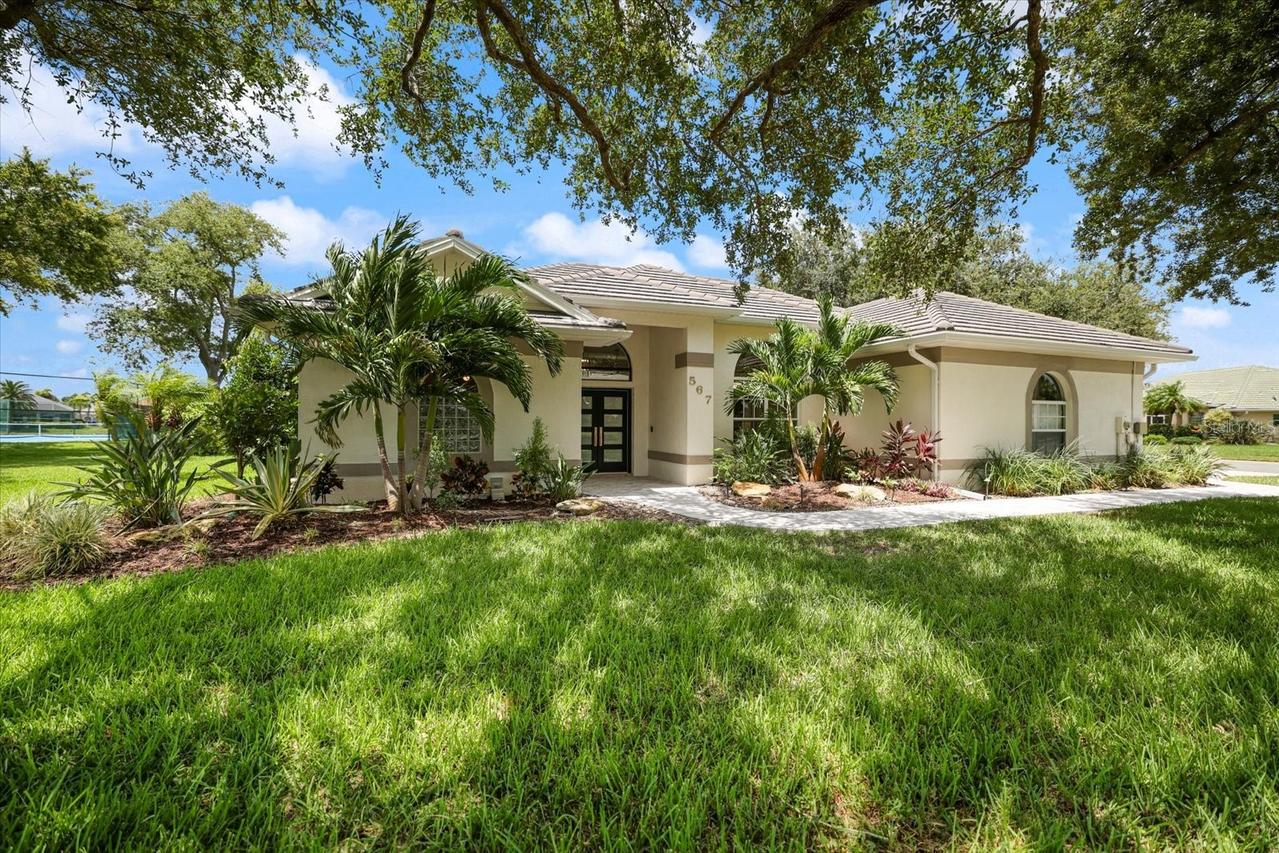 567 Lake Of The Woods Dr., Venice, FL 34293