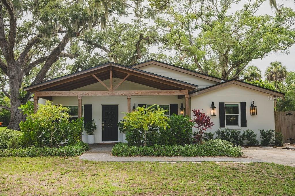 216 18th St., Bradenton, FL 34208