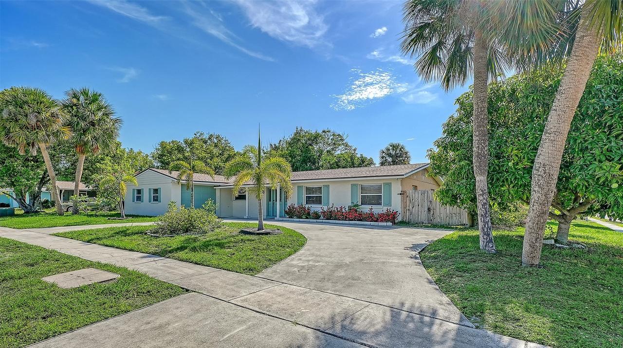6515 Colonial Dr., Sarasota, FL 34231