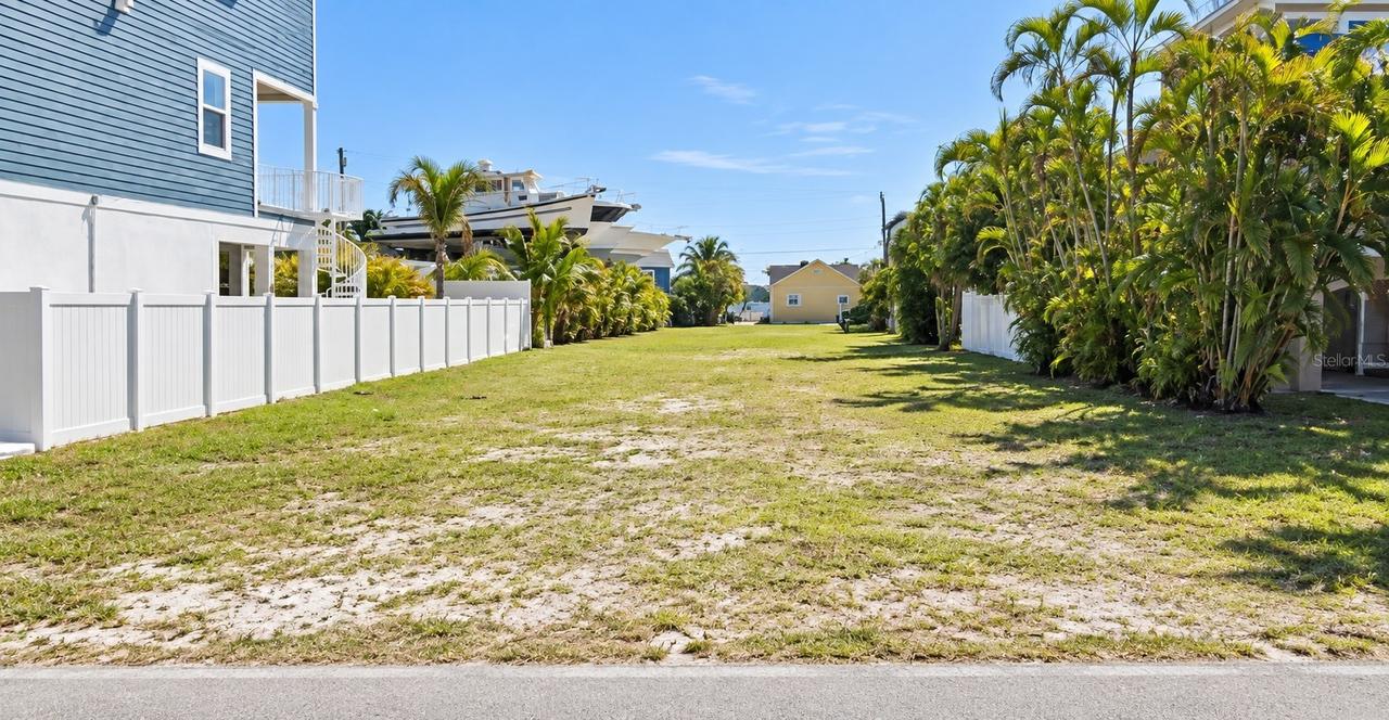 207 Church Ave., Bradenton Beach, FL 34217