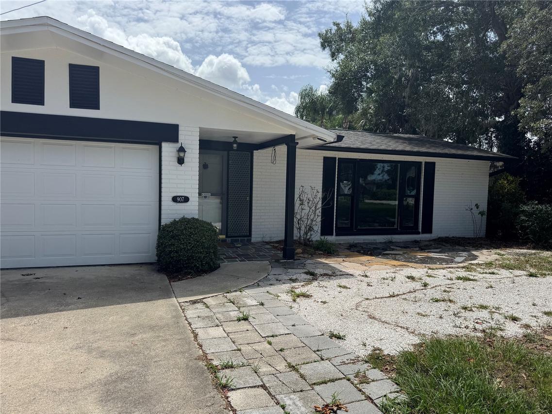 907 S Florida Ave., Tarpon Springs, FL 34689