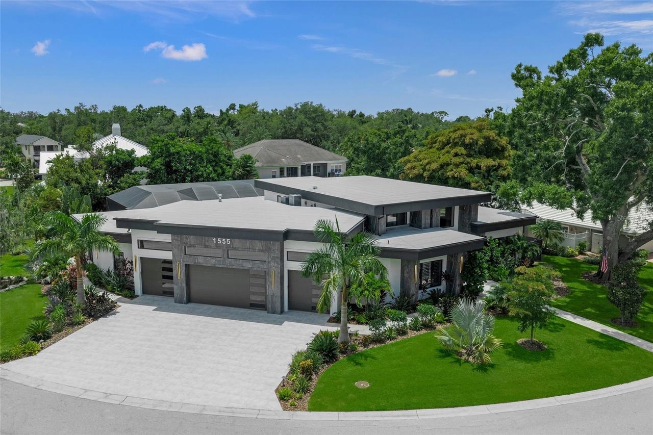 1555 Eastbrook Dr., Sarasota, FL 34231