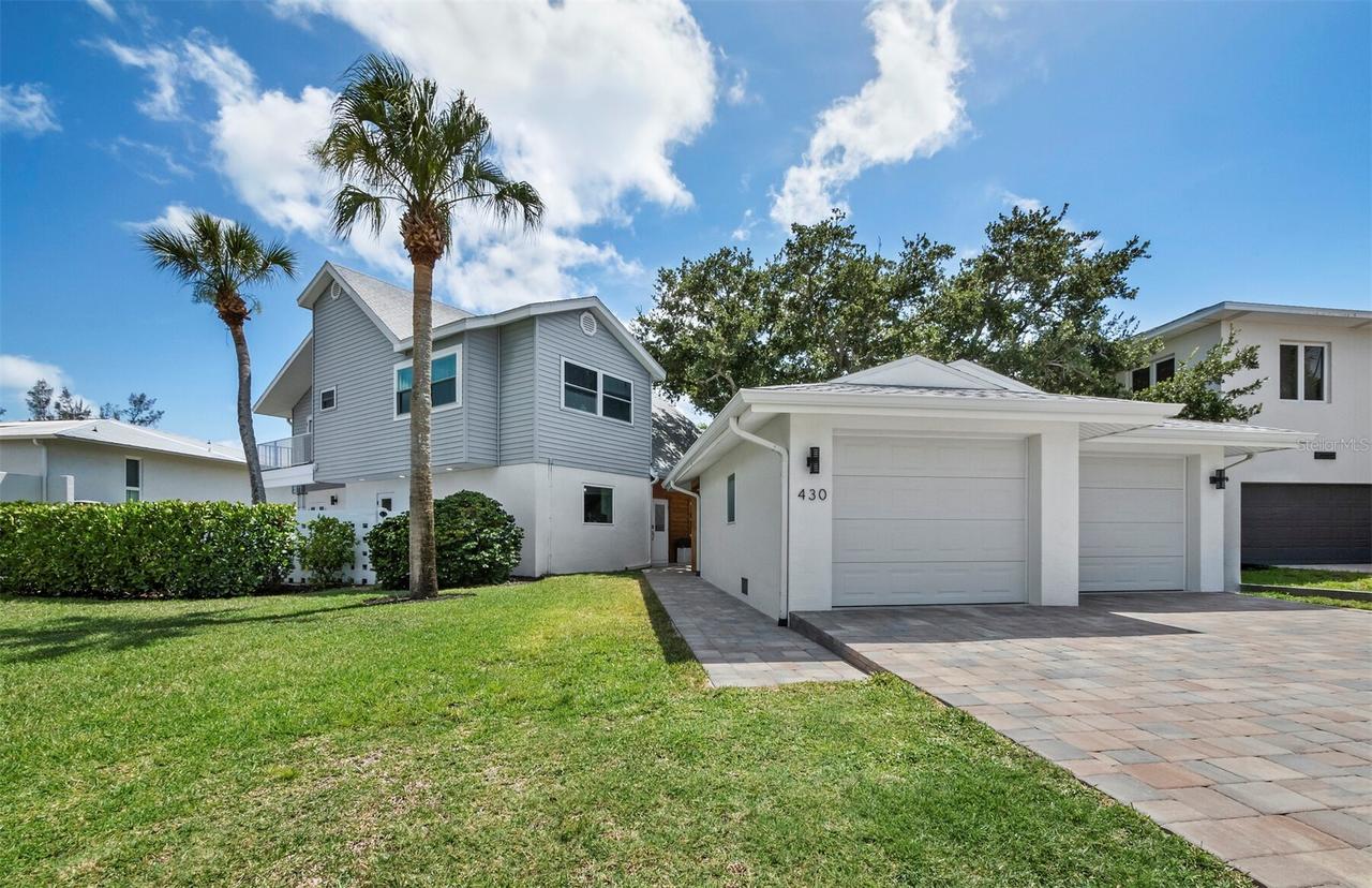 430 Island Cir., Sarasota, FL 34242