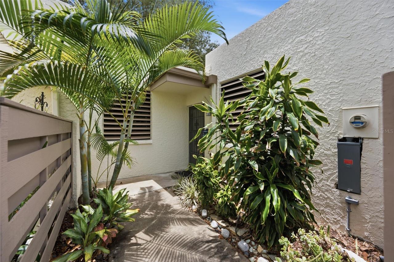 240 Sherwood Dr., Bradenton, FL 34210