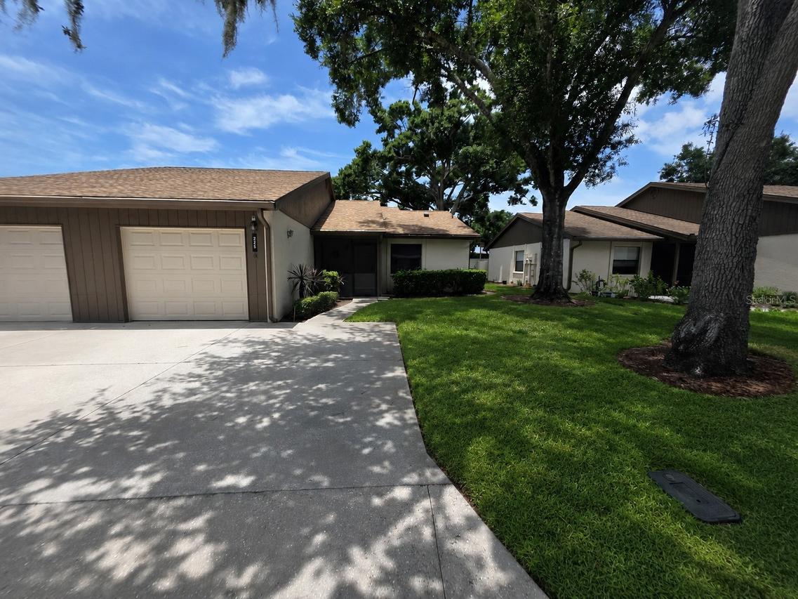 225 Oak Hill Dr. #10, Sarasota, FL 34232