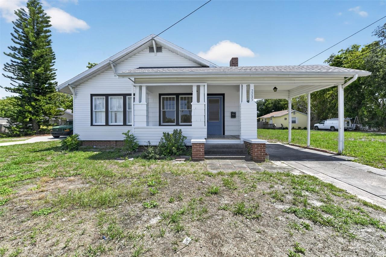 2233 11th Ave., Bradenton, FL 34205