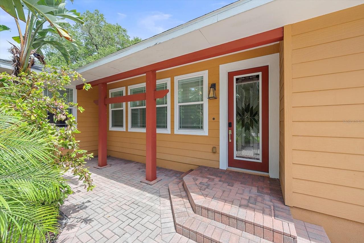 2395 Hyde Park St., Sarasota, FL 34239
