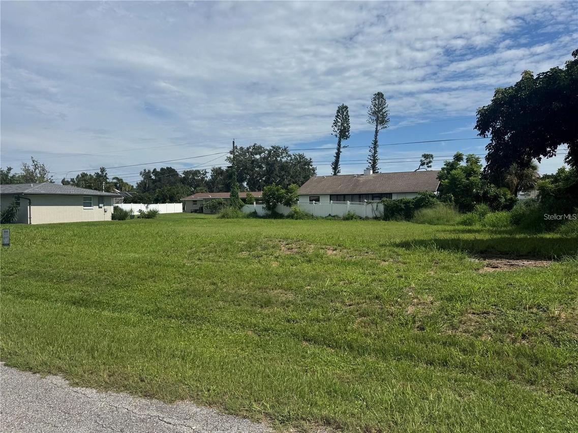 Roslyn Rd., Venice, FL 34293